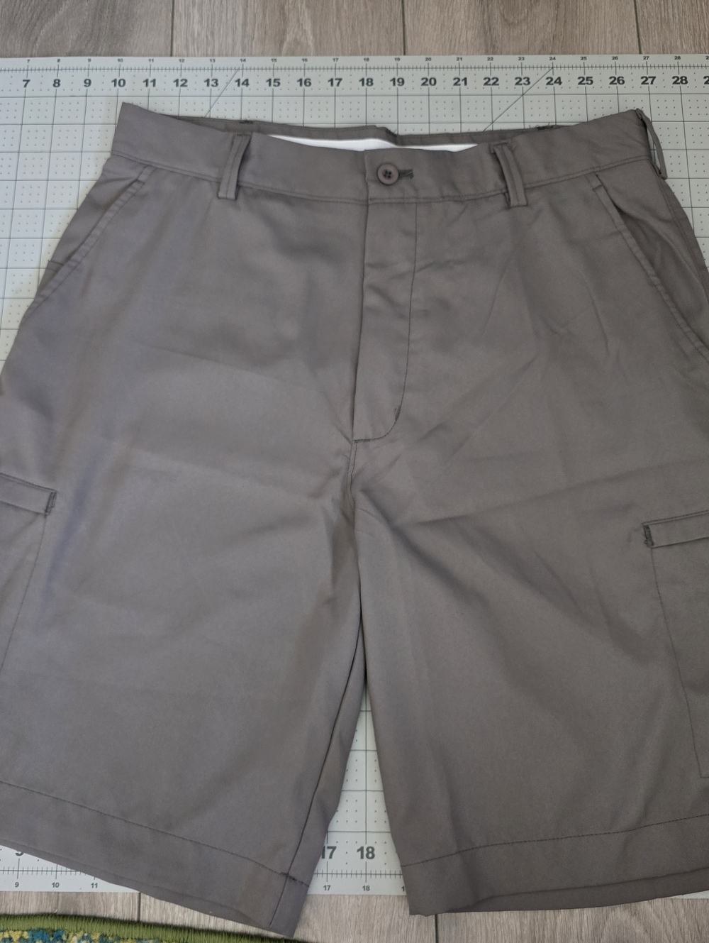 Snake Eyes Men's Gray Golf Cargo Shorts - Classic Everyday Style